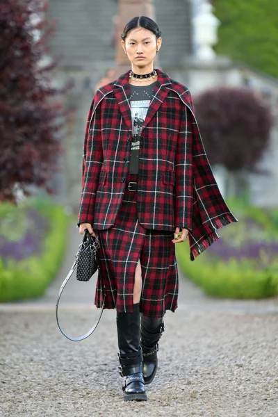 Look 15